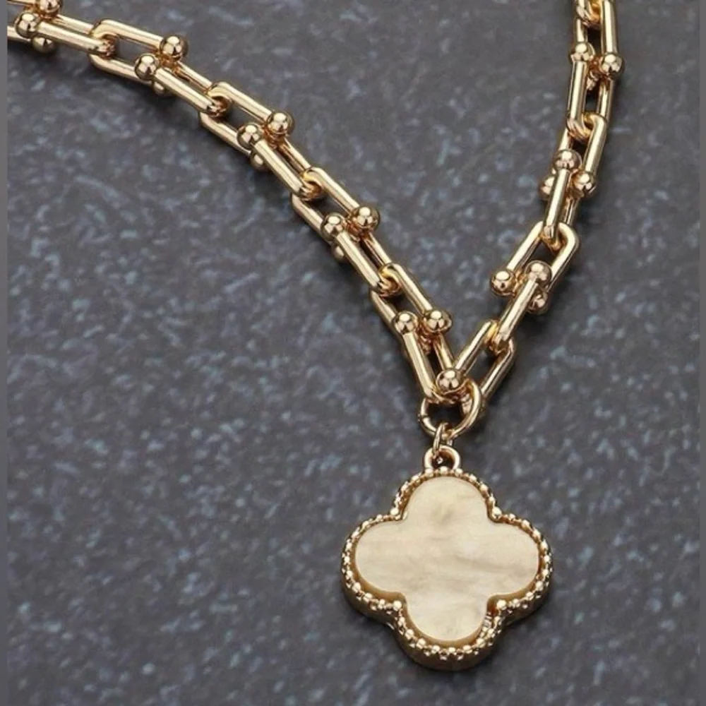 Clover Hardware Necklace - G- NU (7205)